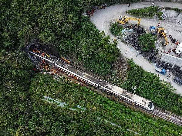 太魯閣號出軌事故 國人愛心捐款潮湧現-衛福部公布捐款專戶帳號