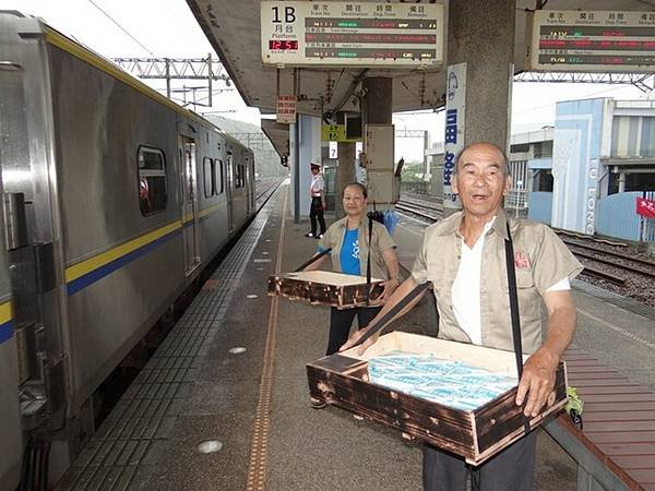 「月台鐵路便當」池上月台便當-鐵路改變了東部的人文風貌。 日