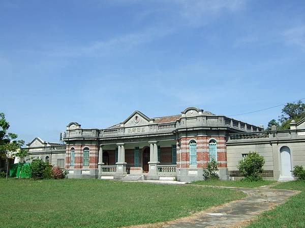 菁寮黃家古厝-巴洛克建築「菁寮荔園」黃宅就位於後壁鄉墨林村，