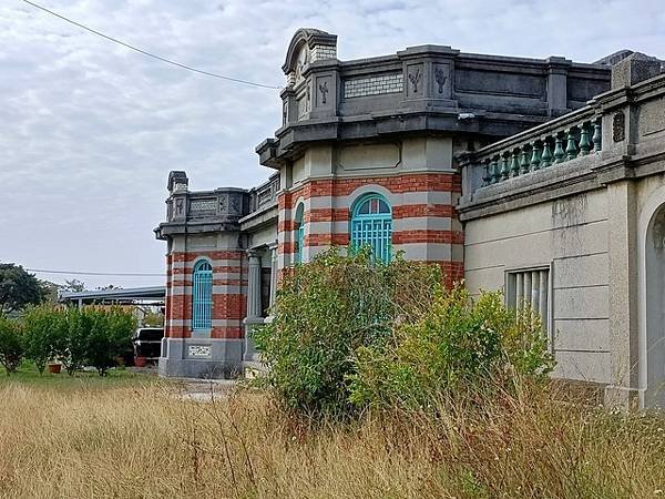 菁寮黃家古厝-巴洛克建築「菁寮荔園」黃宅就位於後壁鄉墨林村，