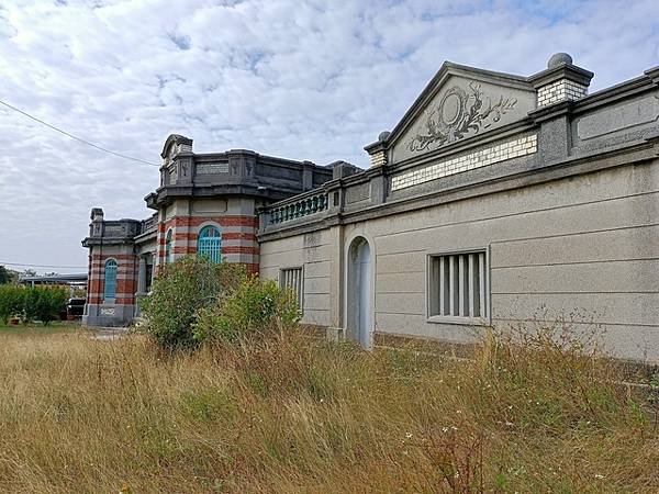 菁寮黃家古厝-巴洛克建築「菁寮荔園」黃宅就位於後壁鄉墨林村，