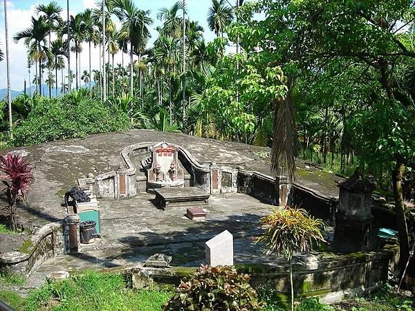 封土為社土地公/高樹榕樘福德祠1738年六堆客家風水型墓塚式