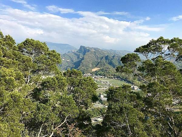 大湖法雲禪寺前鷂婆山