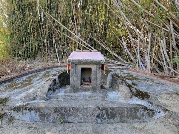 苗栗縣西湖鄉伯公(土地公福德祠)墓塚式-卵石化胎