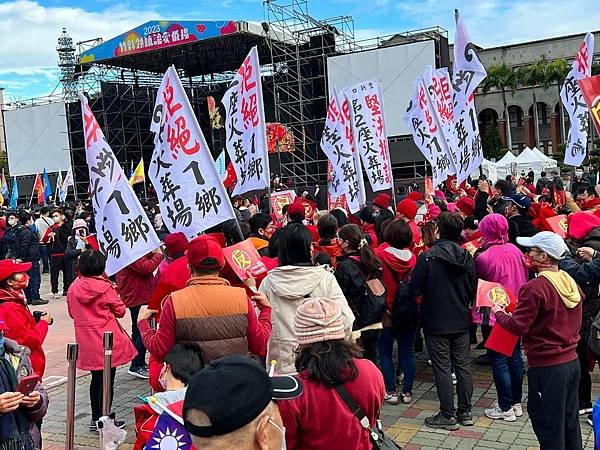 民意代表羅美文及民進黨縣議員何建樺、候選人曾綉雅，反對湖口鄉