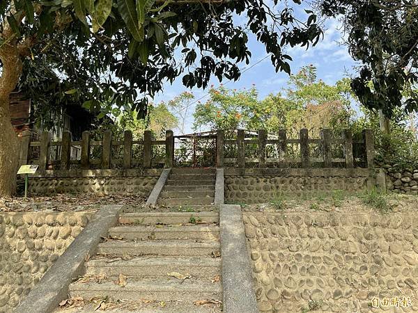 大內國小校內神社建於1938屬於「無格社」希望「一街庄一神社