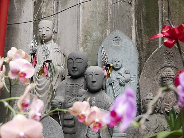日本石佛在臺灣：日治時期移植臺灣的庶民信仰/巡禮文化/在墓地