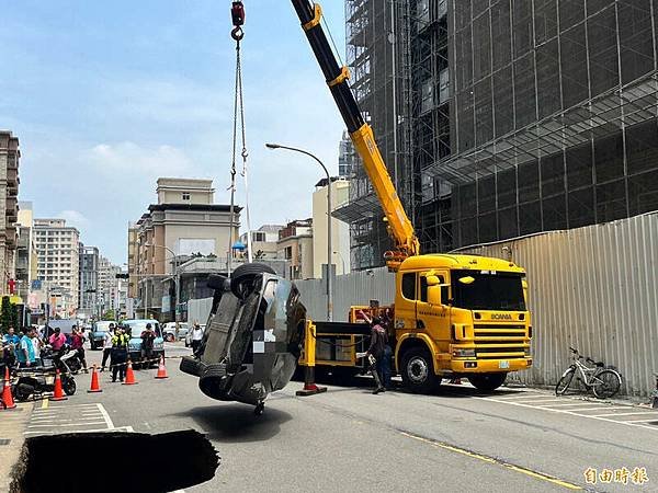 竹北天坑「520建案自救會」「豐采520」建案周邊道路至今共
