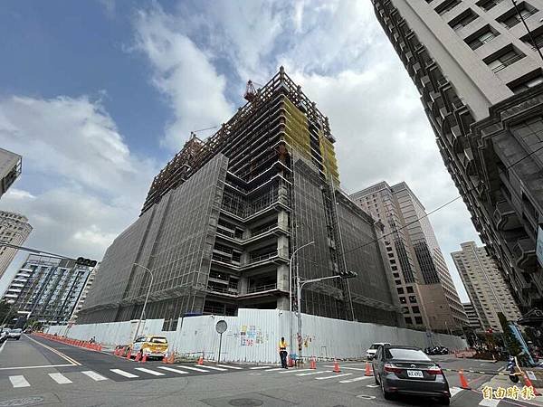 竹北天坑「520建案自救會」「豐采520」建案周邊道路至今共