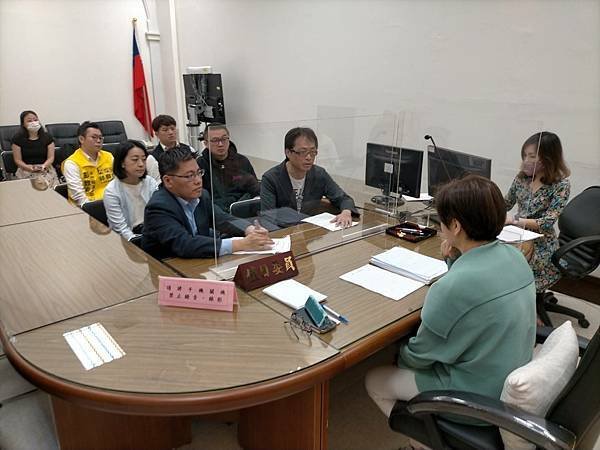 竹北天坑「520建案自救會」「豐采520」建案周邊道路至今共