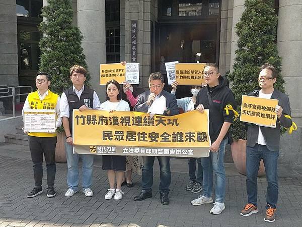 竹北天坑「520建案自救會」「豐采520」建案周邊道路至今共