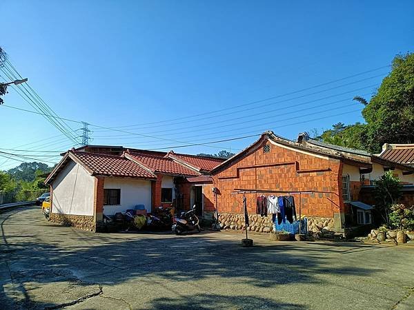 關西茅子埔德星彩耀陳家古厝/關西因當地地勢三面重山阻隔，一面