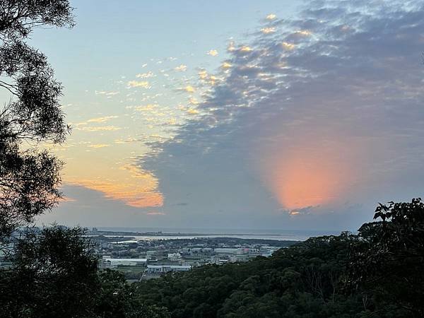 鳳崎步道-「鳳崎晚霞」即列入台灣淡新八景之一/當地人在竹北鳳