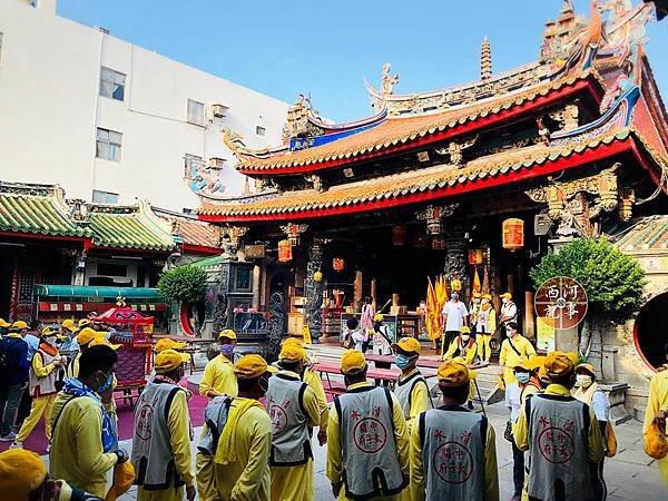 愛不分宗教清水開基中關太子府宮廟將信徒點燈費捐贈基督教惠明育