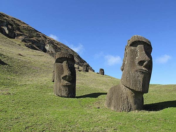 來自台灣人造摩艾石像是1250年至1500年間，由玻里尼西亞