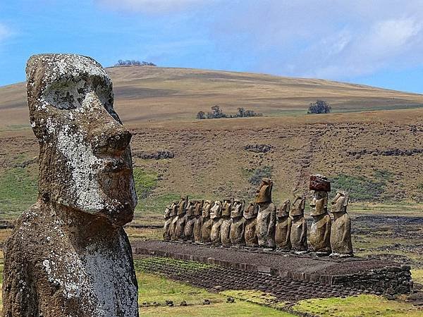 來自台灣人造摩艾石像是1250年至1500年間，由玻里尼西亞