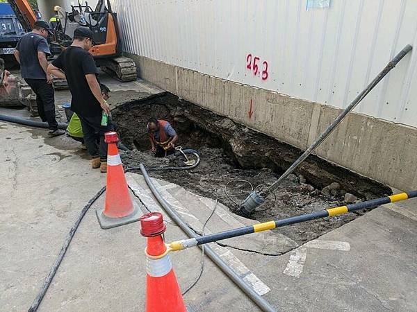竹北天坑「520建案自救會」「豐采520」建案周邊道路至今共