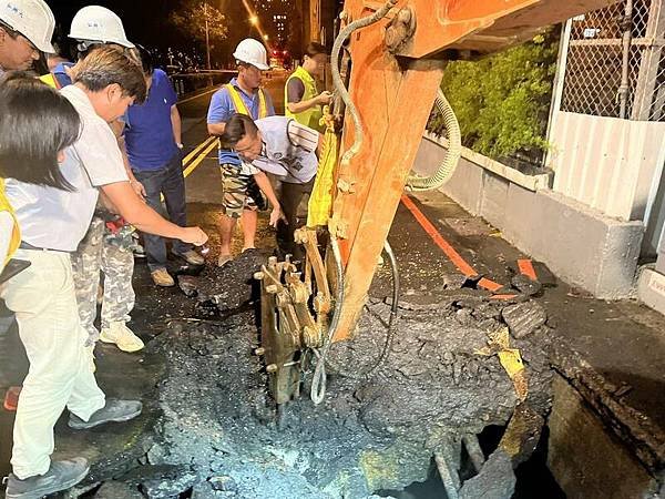 竹北天坑「520建案自救會」「豐采520」建案周邊道路至今共