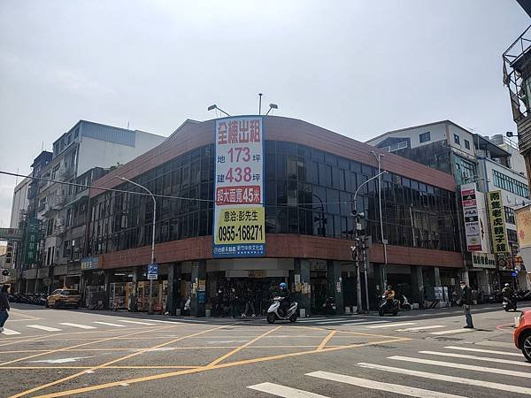 日美堂靴鞄店非歷史建築，民眾私人所有，文化局沒有相關法規限制