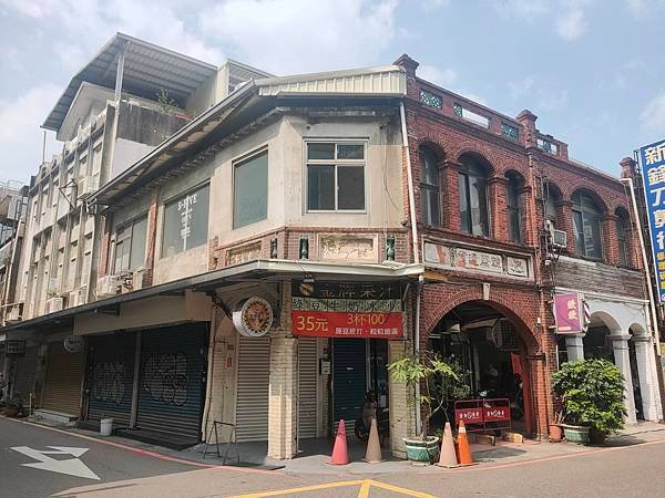 日美堂靴鞄店非歷史建築，民眾私人所有，文化局沒有相關法規限制