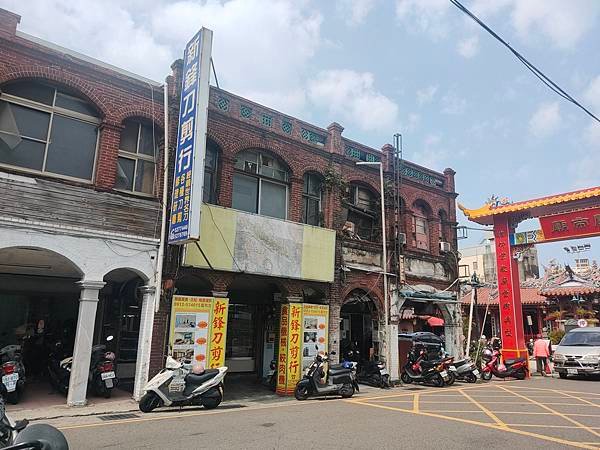 日美堂靴鞄店非歷史建築，民眾私人所有，文化局沒有相關法規限制