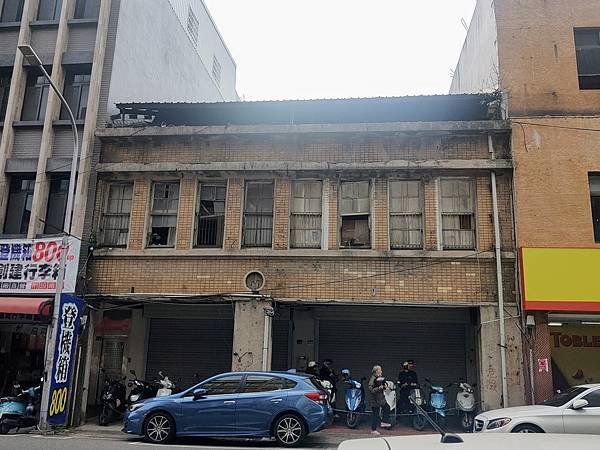 日美堂靴鞄店非歷史建築，民眾私人所有，文化局沒有相關法規限制