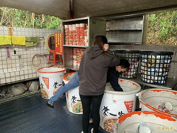 「泡麵土地公廟」南投縣中寮鄉石龍宮-農曆二月初二「頭牙」，也