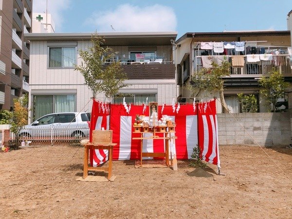 什麼儀式?童男童女和尚佛教/不動明王 像/「地鎮祭」「上棟式