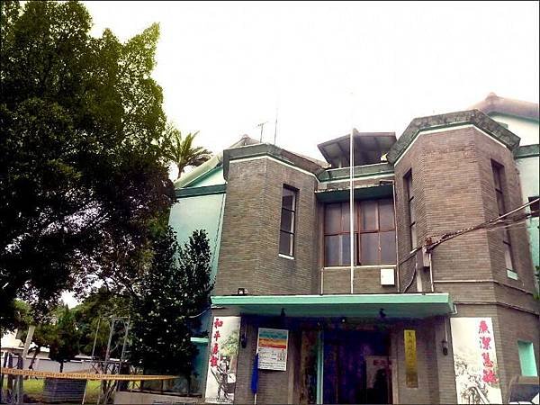 梅莊營區被列為台北市定古蹟，位在士林的中山北路區段，實際上是