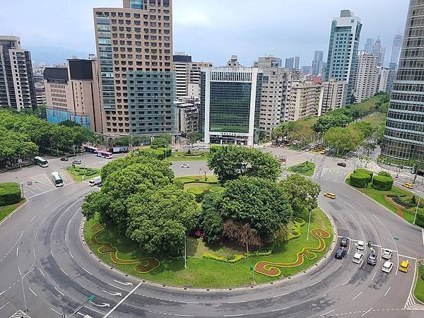 仁愛圓環最大 天母圓環最潮-台北市仁愛路圓環俯瞰一景。仁愛路