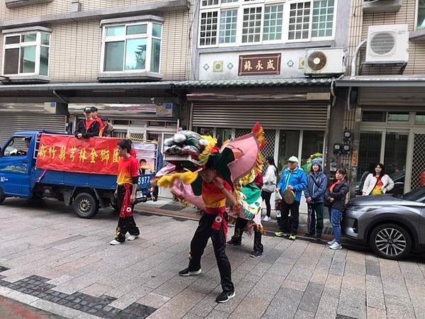 新竹縣芎林鄉客家武術舞獅-芎林金獅團長鄭香浩-芎林鄉的方口獅