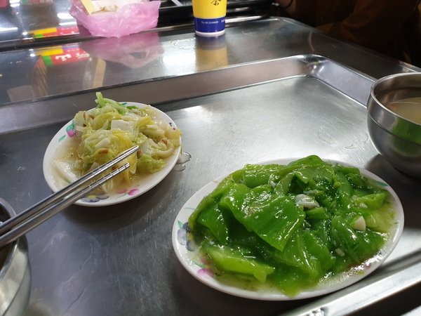 【台中中區】臺中市第二市場：山河魯肉飯、老賴紅茶
