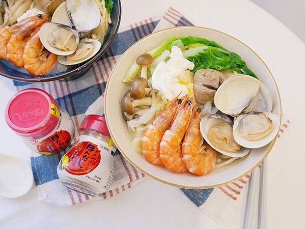 「烹大師」方便做「鍋燒海鮮意麵」鰹魚湯頭鮮甜、簡單好上手！！