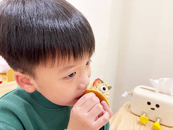 高雄楠梓「富町製菓」造型銅鑼燒、小怪獸也太可愛啦！！