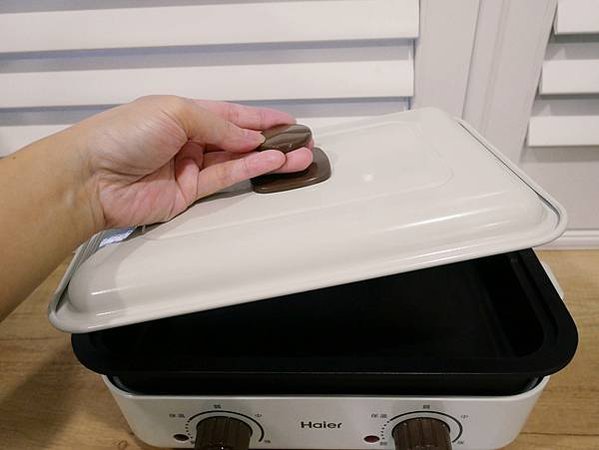 廚房小家電「Haier海爾雙溫控多功能鍋」實用的分離式烤盤設
