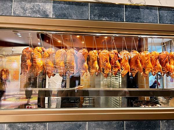 高雄夢時代「上菜片皮鴨專賣店 」鴨肉與跳跳糖的神仙組合！！