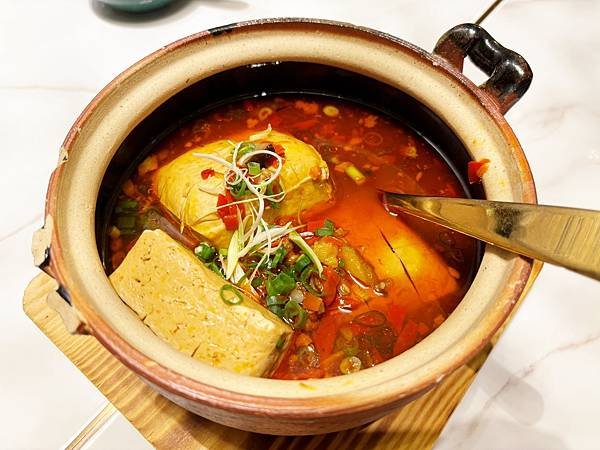 高雄夢時代「上菜片皮鴨專賣店 」鴨肉與跳跳糖的神仙組合！！