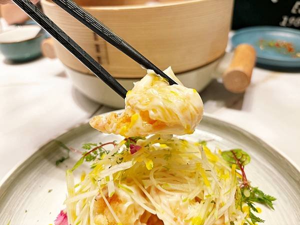 高雄夢時代「上菜片皮鴨專賣店 」鴨肉與跳跳糖的神仙組合！！