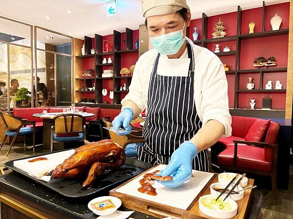 高雄夢時代「上菜片皮鴨專賣店 」鴨肉與跳跳糖的神仙組合！！