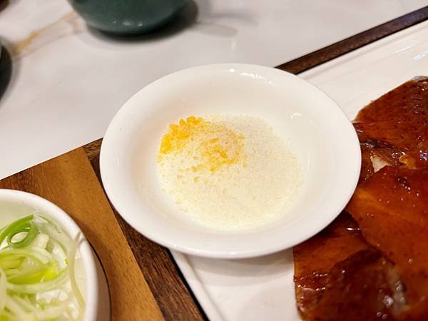 高雄夢時代「上菜片皮鴨專賣店 」鴨肉與跳跳糖的神仙組合！！