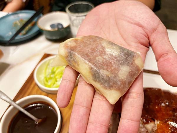 高雄夢時代「上菜片皮鴨專賣店 」鴨肉與跳跳糖的神仙組合！！