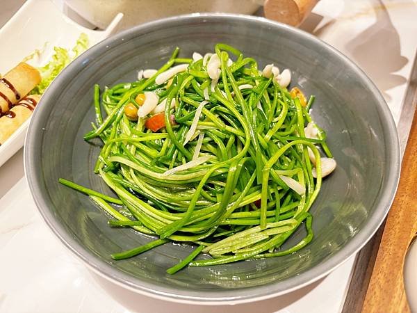 高雄夢時代「上菜片皮鴨專賣店 」鴨肉與跳跳糖的神仙組合！！