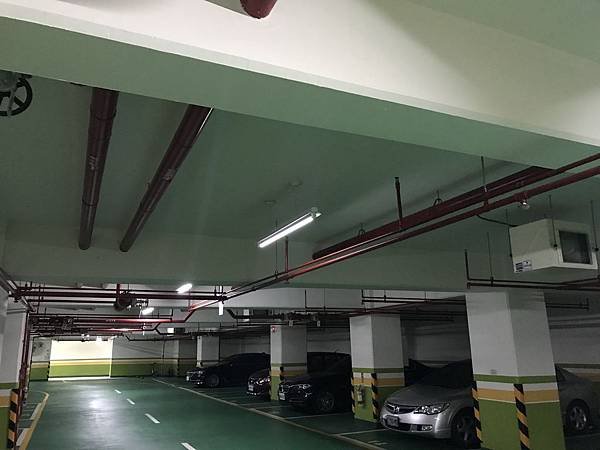 社區更換18瓦微波感應燈管