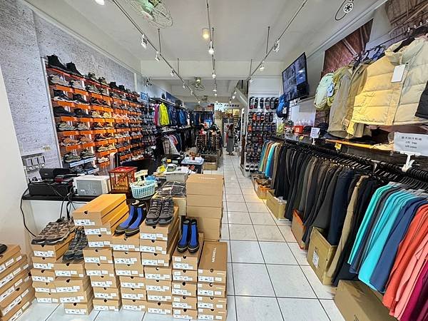LINE_ALBUM_老婆想買14000夾克的露營用品店_250218_9