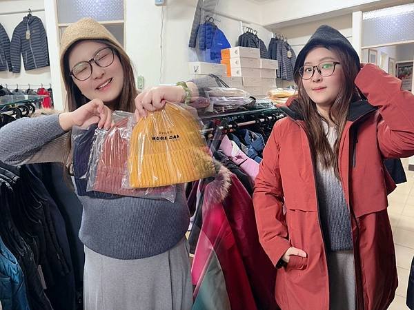 LINE_ALBUM_老婆想買14000夾克的露營用品店_250219_2