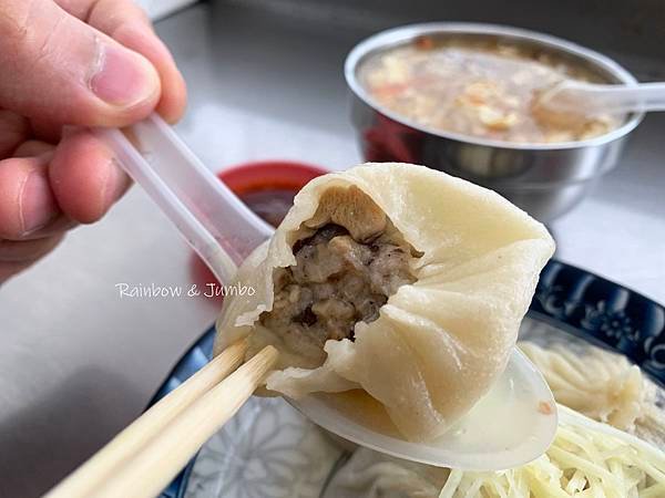 【彰化美食】莊手工鮮肉湯包｜秀傳醫院旁的排隊爆汁湯包，手工鮮