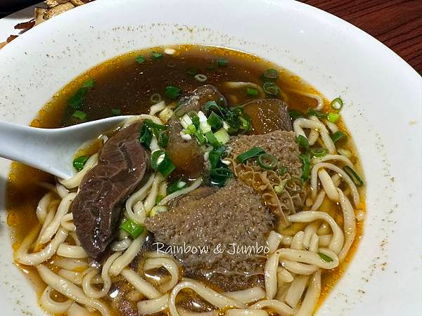 【不專業食記】台中中正｜七十二牛肉麵｜牛肉麵店裡的獨特炒滷味