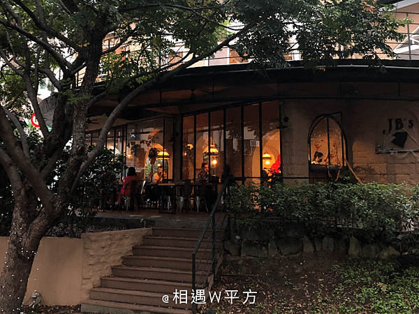 【台北美食】JB&apos;s Diner 天母必吃美式早午餐 蛋捲配薯餅 天母商圈 天母棒球場附近餐廳 文青網美打卡景點 士林美食 (2)