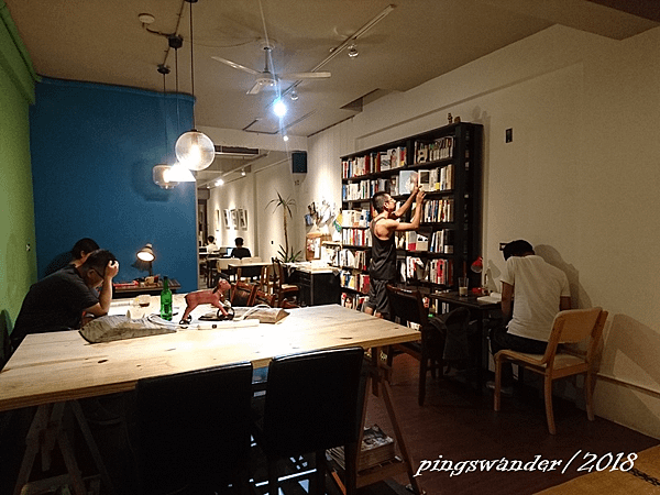 【台南東區】(閉店)午營咖啡a break cafe~書堆、