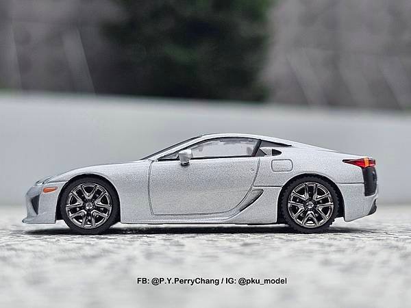 &lt;1/64模型車開箱&gt;DCT Lexus LFA